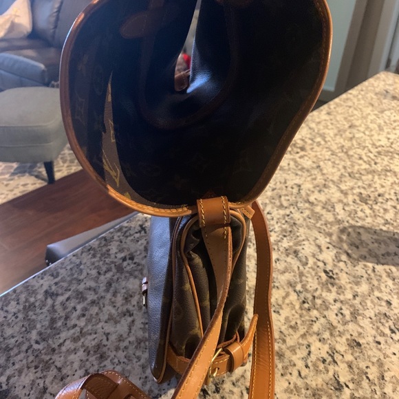 Authentic Vintage LV Monogram Crossbody - Picture 5 of 7